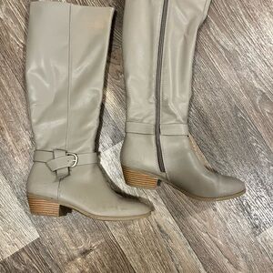 ☀️Elegant Taupe Heeled Boots☀️